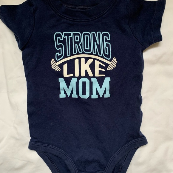 Carter’s strong like mom onesie and pants/jacket set 9 month - Picture 3 of 12